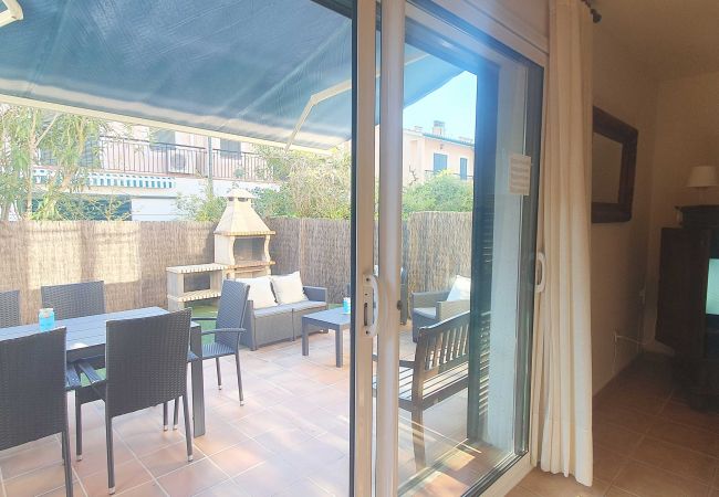 Terraza mesa y sillas Casa en Torroella de Montgri - Casa Villa Mas Pinell 7