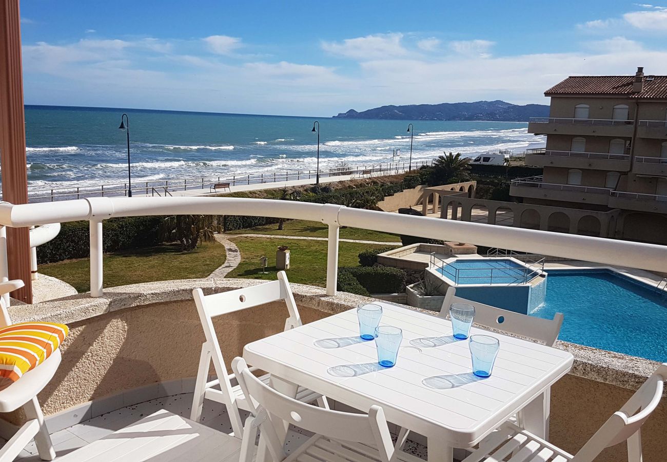 Terraza  vista al mar y a la piscina Apartamento en Estartit -  Apartamento Argonavis B-1-21A
