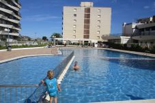 Piscina comunitaria para adultos y niños