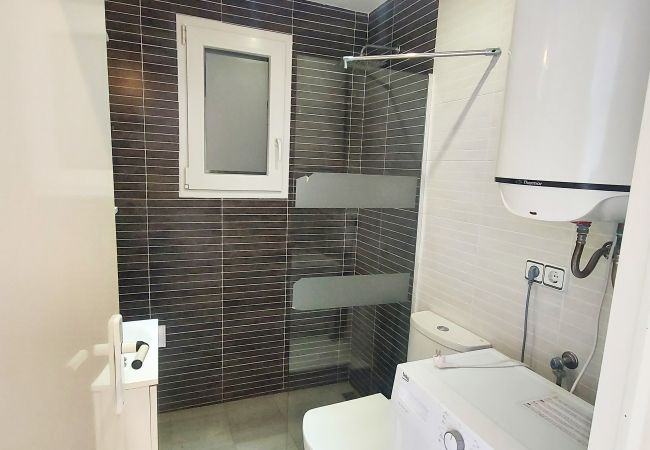 Baño con ducha, lavadora Baño con ducha, lavadora