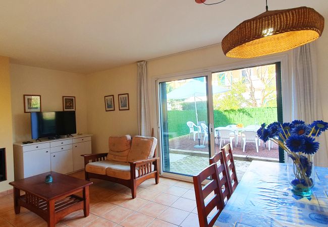 Menjador amb televisió, Wifi gratuït sortida al jardí Menjador amb televisió, Wifi gratuït sortida al jardí