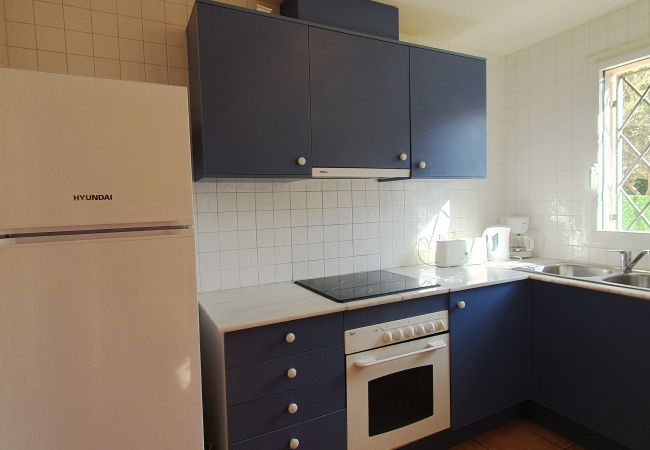 Cuina amb vitroceramica, rentaplats, microones Cuina amb vitroceramica, rentaplats, microones