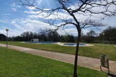 Vista zona comunitària amb piscina