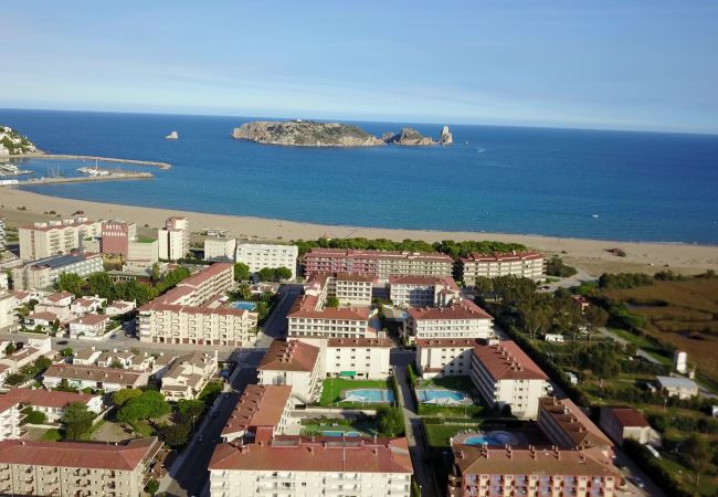 Apartament en Estartit - Blaumar  A33 vista a la piscina Apartament en Estartit - Blaumar  A33 vista a la piscina