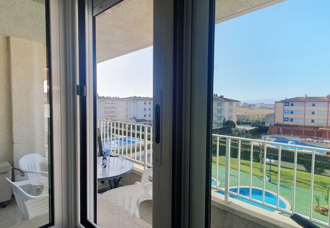 Apartament en Estartit - Blaumar  A33 vista a la piscina Apartament en Estartit - Blaumar  A33 vista a la piscina