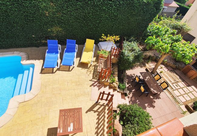 Blick auf den Pool- und Terrassenbereich Blick auf den Pool- und Terrassenbereich