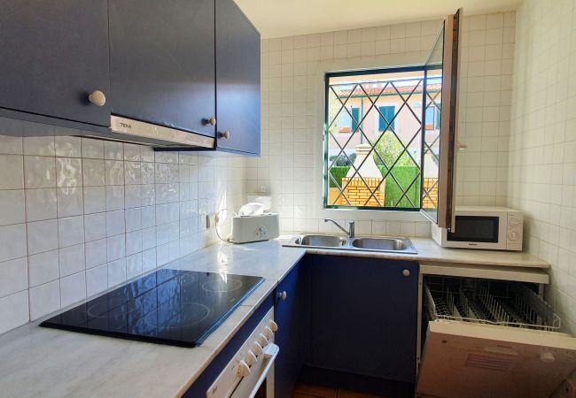 Full kitchen with ceramic hob, dishwasher, oven, microwave Full kitchen with ceramic hob, dishwasher, oven, microwave