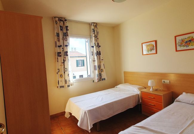 Bedroom with two single beds Bedroom with two single beds