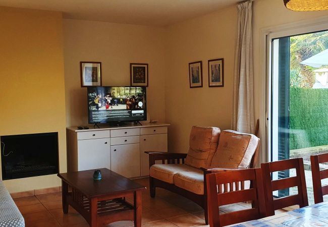 Living room with two sofas,  Free Wifi,television with connexion to Netflix if you have private account Living room with two sofas,  Free Wifi,television with connexion to Netflix if you have private account