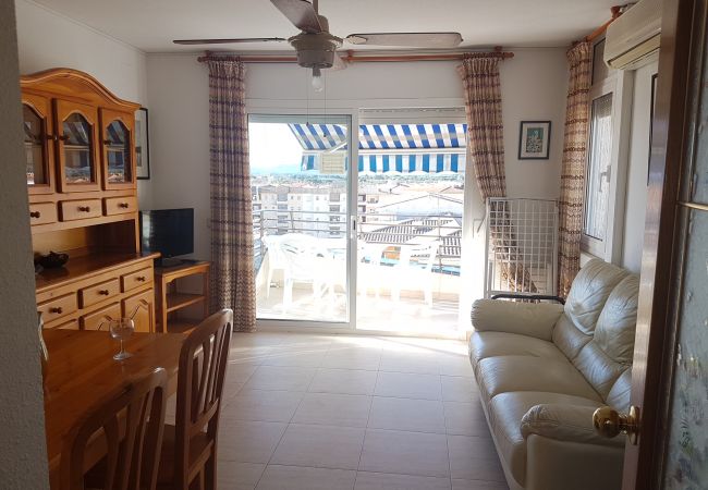 General view of living room acces to the terrace Living room with television with satelite television TNT