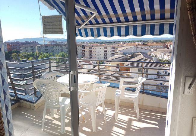 Terrasse jolie avec auvent L'Estartit Vue du lñ´interieur du la terrasse