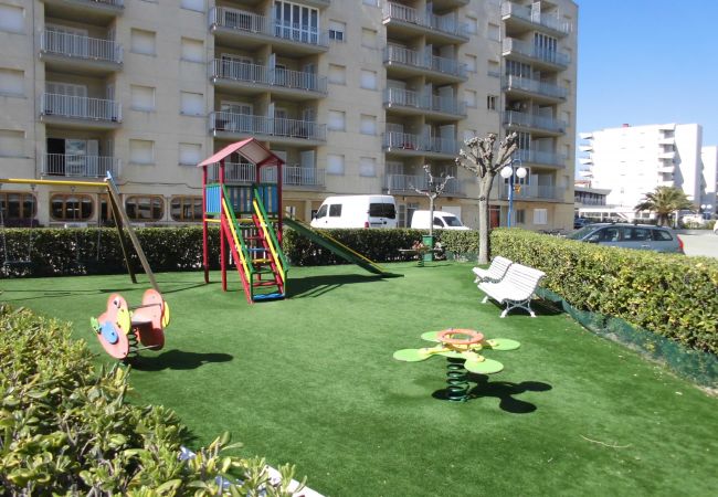 Parc pour enfants Parc pour enfants avec gazon artificiel