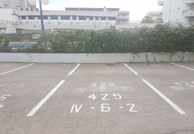 Parking ouverte dans la zone communitarian Place du parking un face du la piscine communautaure