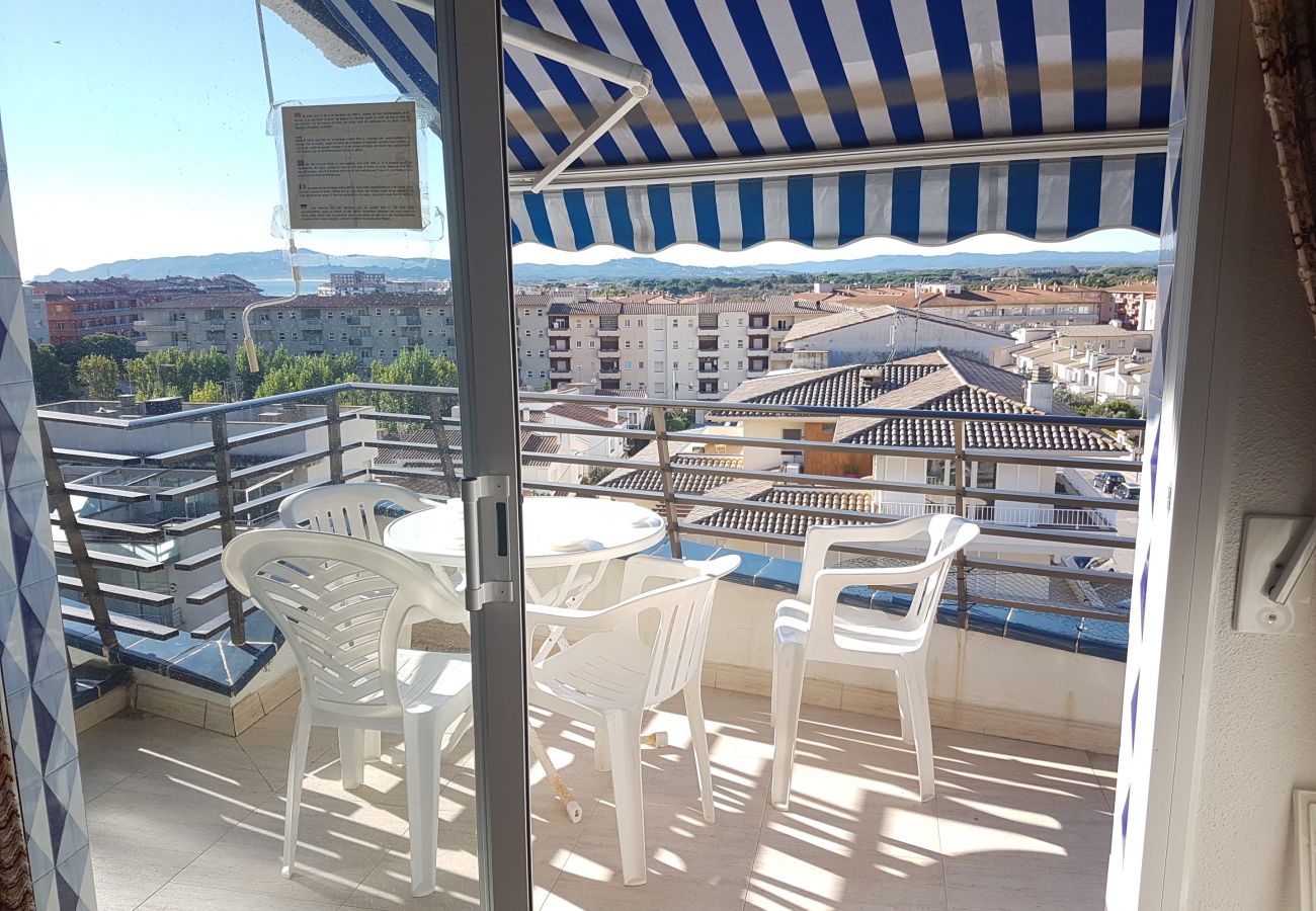 Terrasse jolie avec auvent L'Estartit Vue du lñ´interieur du la terrasse
