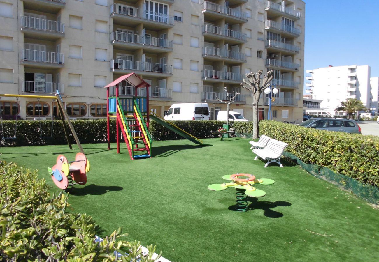 Parc pour enfants Parc pour enfants avec gazon artificiel