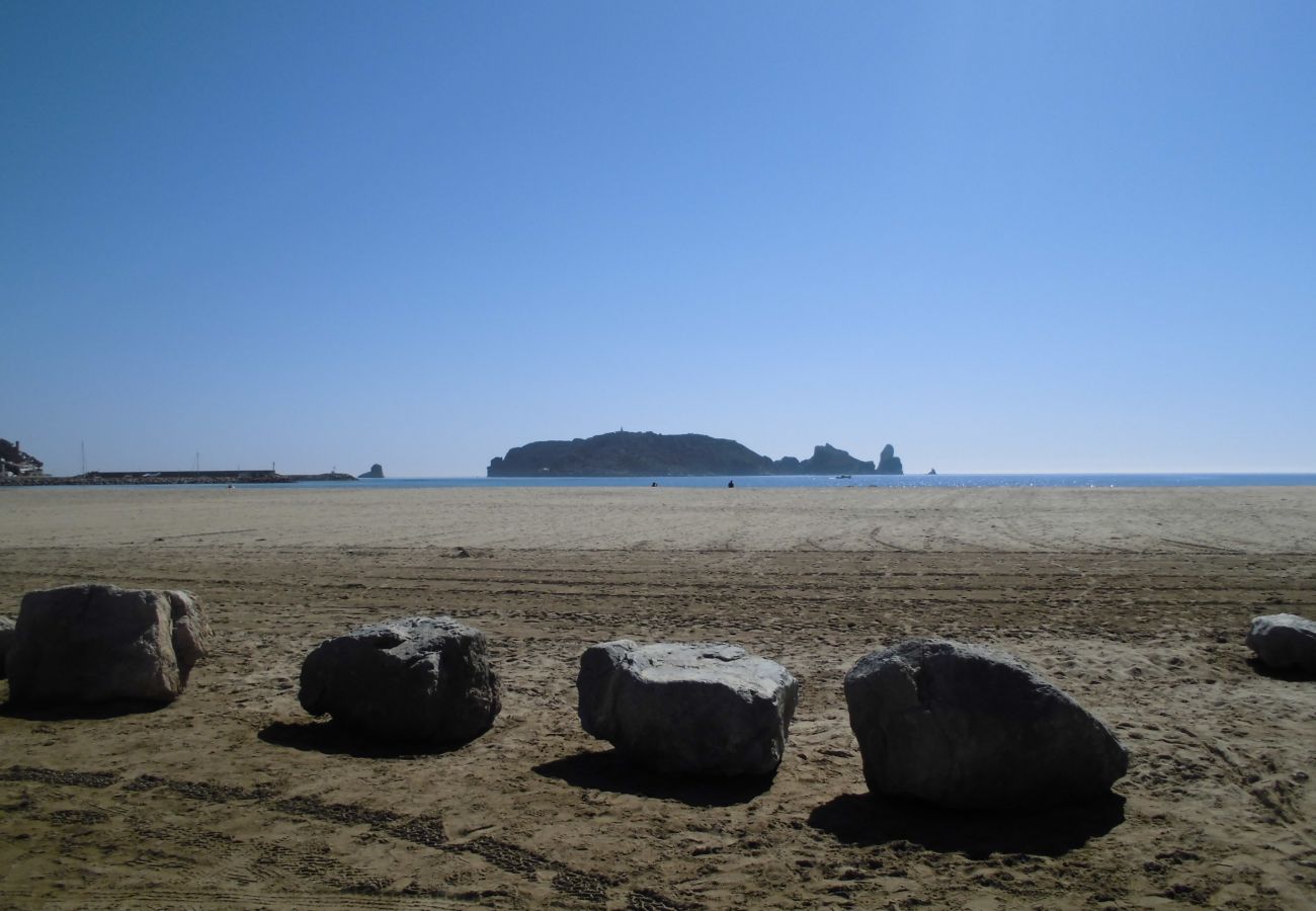 Plage du L'Estartit Plage avec vue aux îles Medes