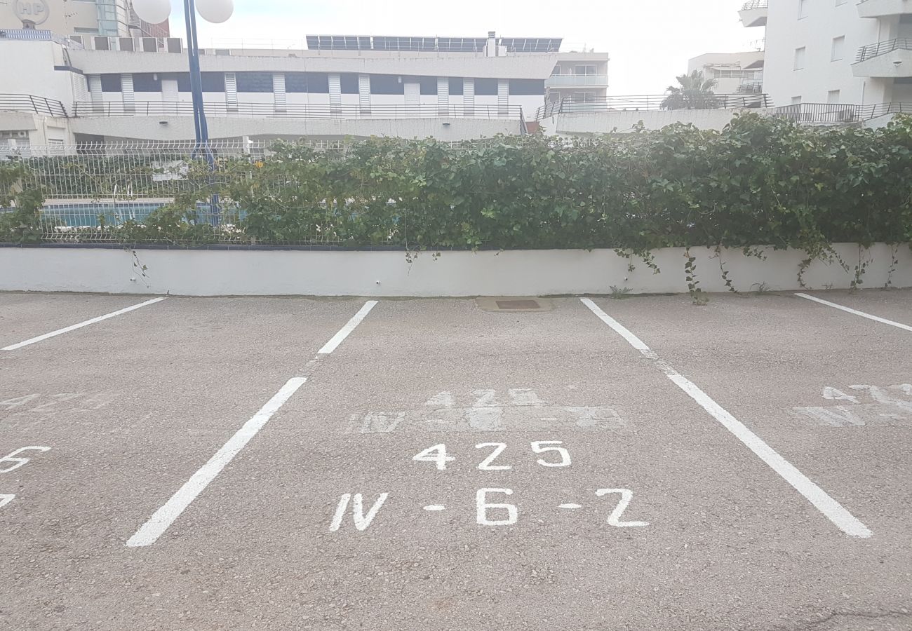 Parking ouverte dans la zone communitarian Place du parking un face du la piscine communautaure